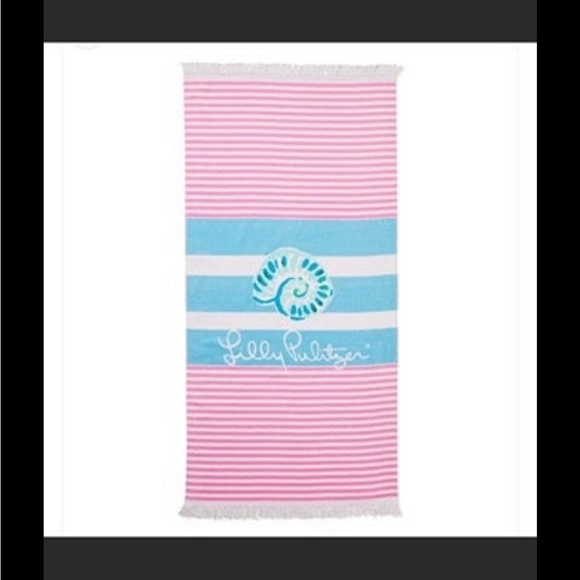 Lilly Pulitzer || NO WEEKENDER ||  GWP Signature Towel + Pouch Bundle - Picture 4 of 5